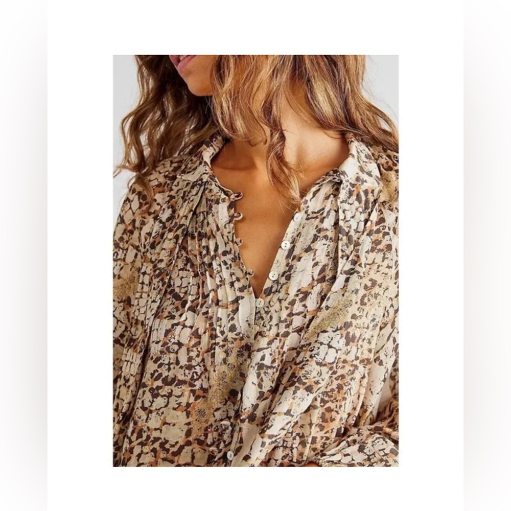 Spell & the Gypsy Mossy Blouse in honeycomb. Size XS.